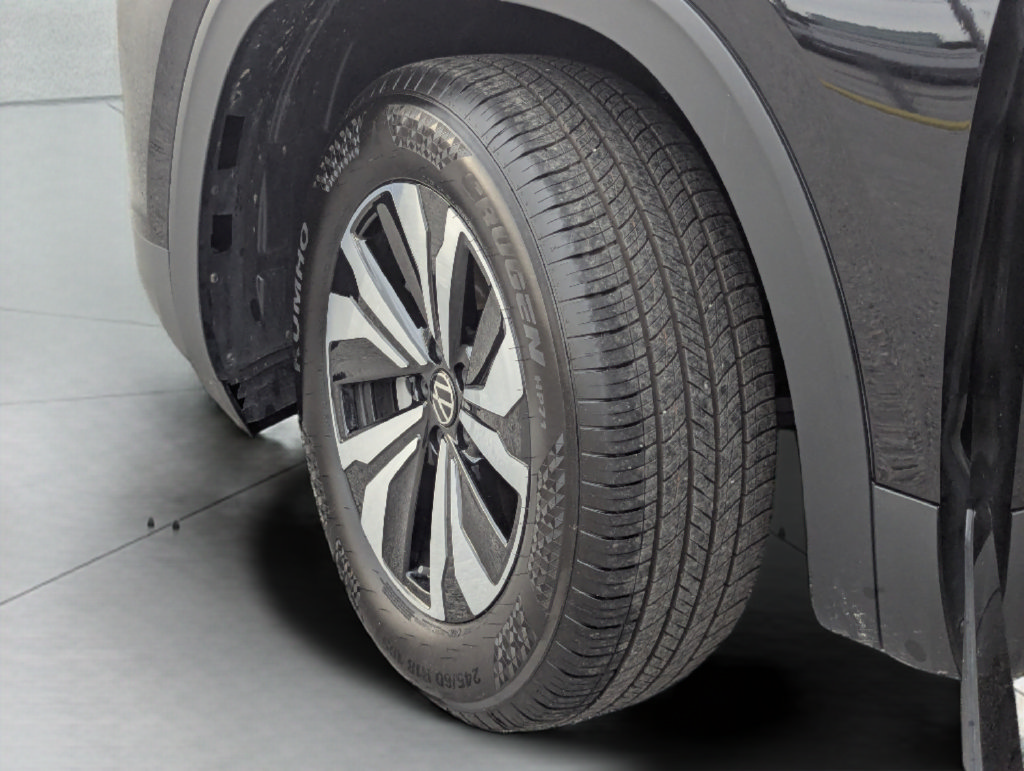 Certified 2025 Volkswagen Atlas Cross Sport SE FWD image 34