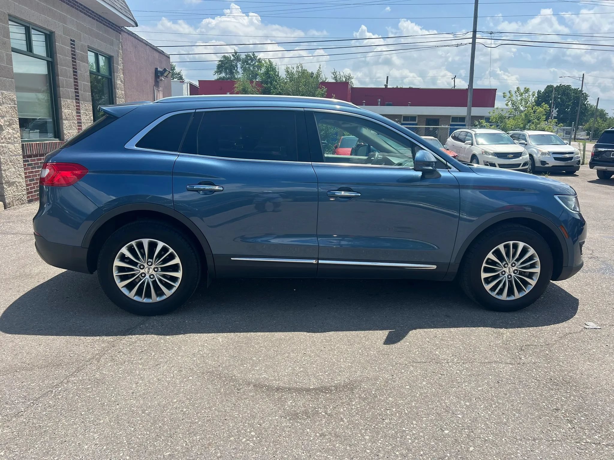 Used 2018 Lincoln MKX Select w/ Select Plus Package AWD/4WD image 5