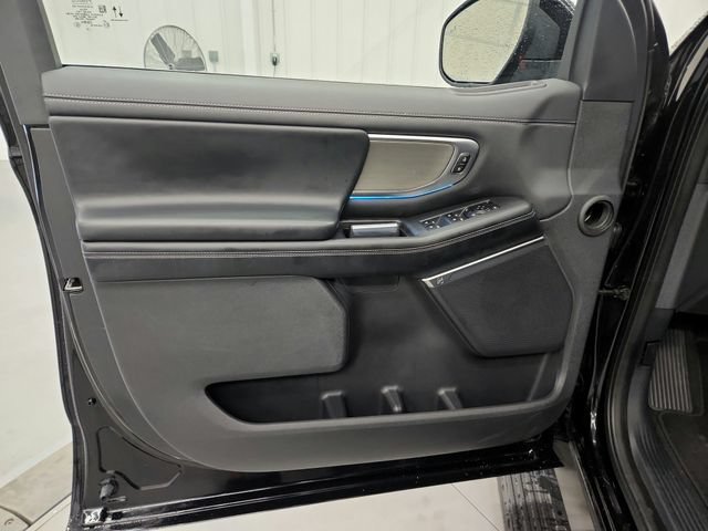 Used 2025 Ford Expedition Platinum AWD/4WD image 39