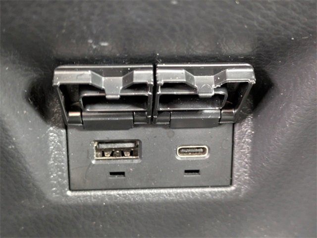 Used 2025 Toyota Camry SE image 14