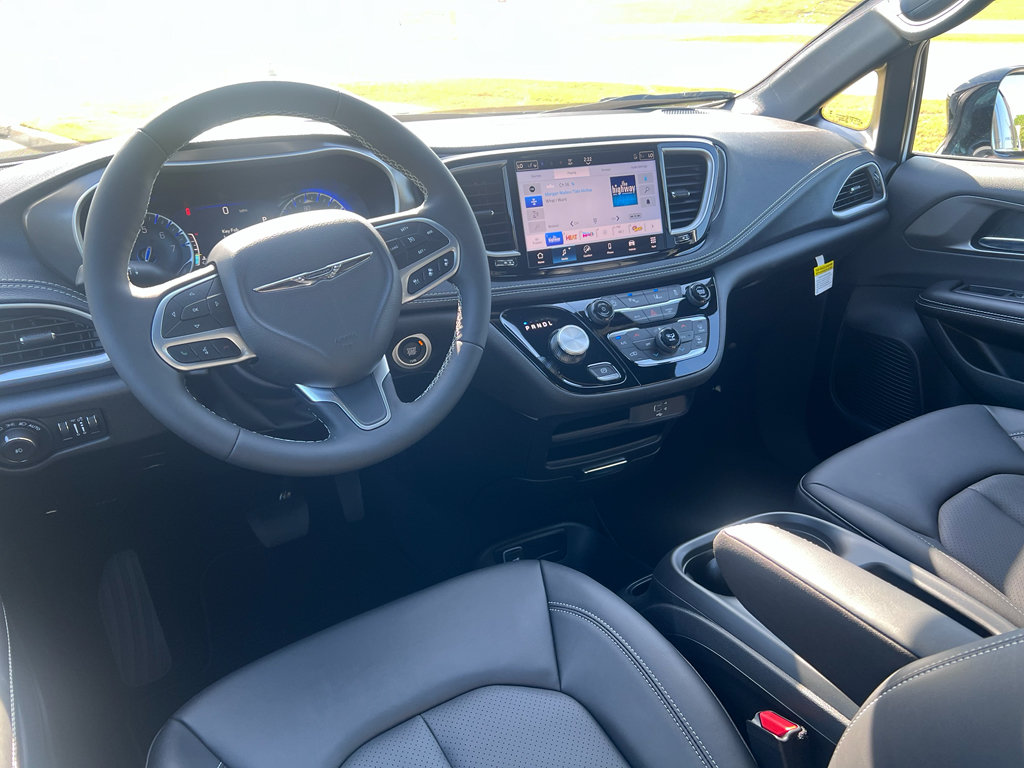 New 2026 Chrysler Pacifica Select FWD image 21