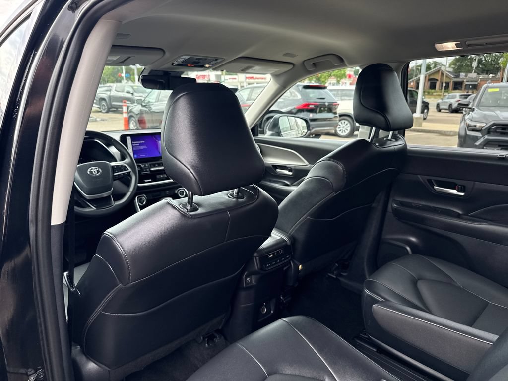 Used 2026 Toyota Grand Highlander AWD image 39