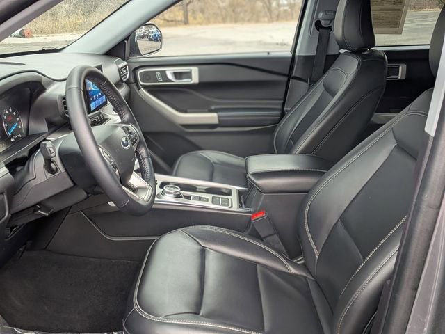 Used 2022 Ford Explorer XLT w/ Equipment Group 202A image 14