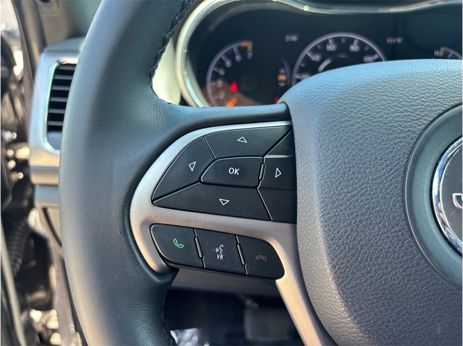 Used 2019 Jeep Grand Cherokee Laredo AWD/4WD image 24