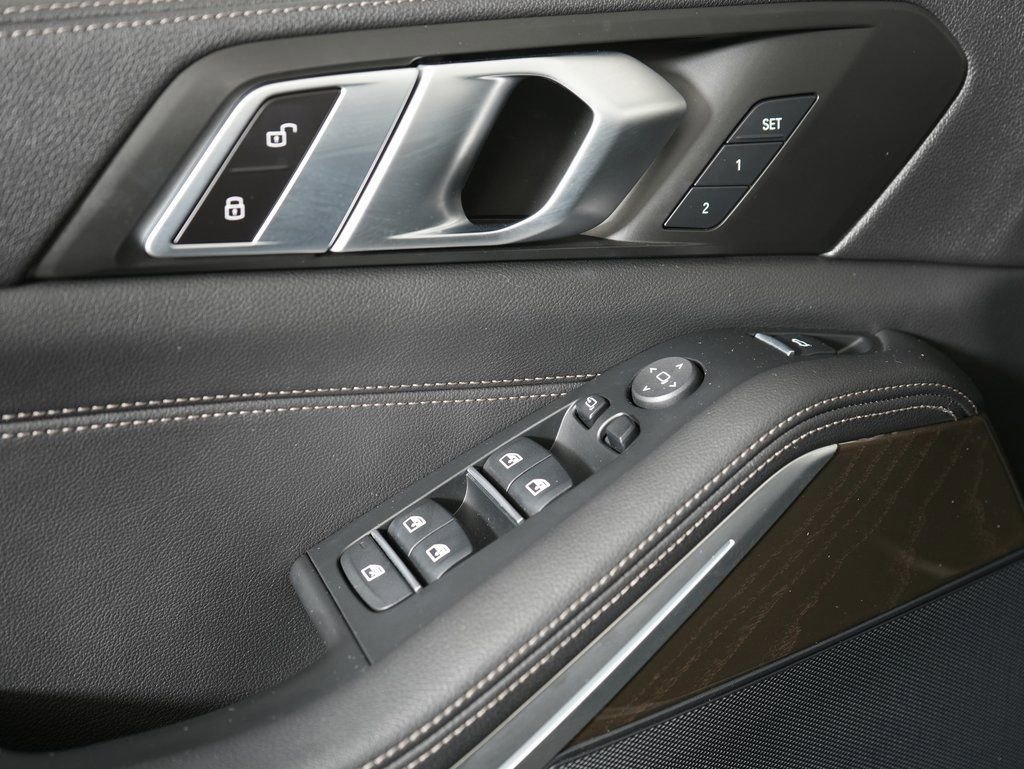 Used 2022 BMW X5 xDrive45e w/ M Sport Package image 16