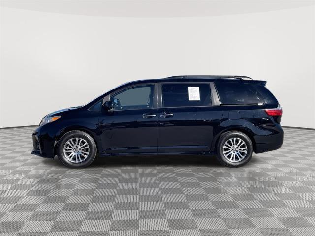 Used 2020 Toyota Sienna XLE image 2