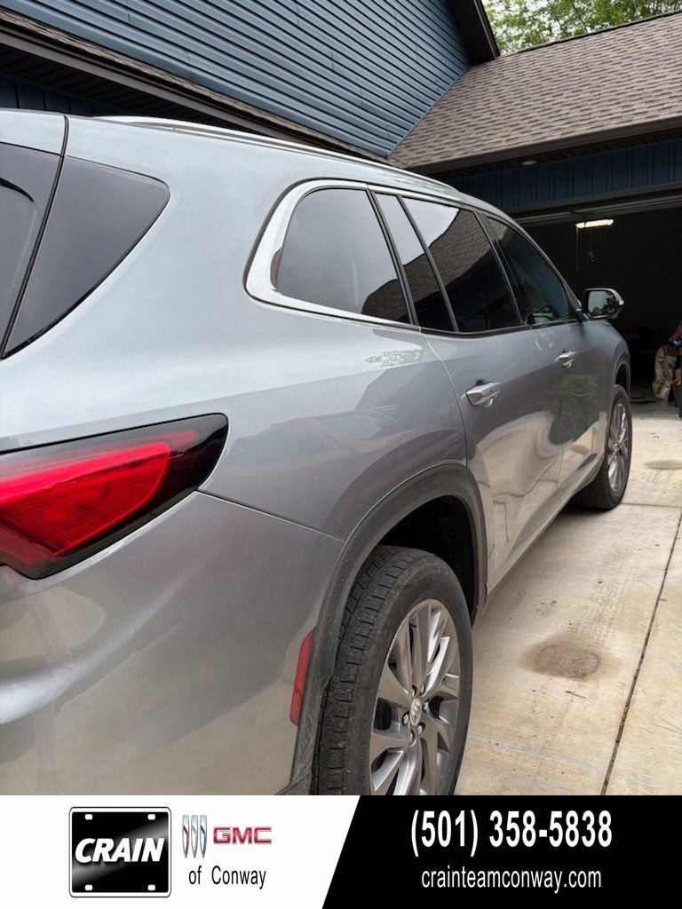 Used 2025 Buick Enclave Preferred FWD image 1