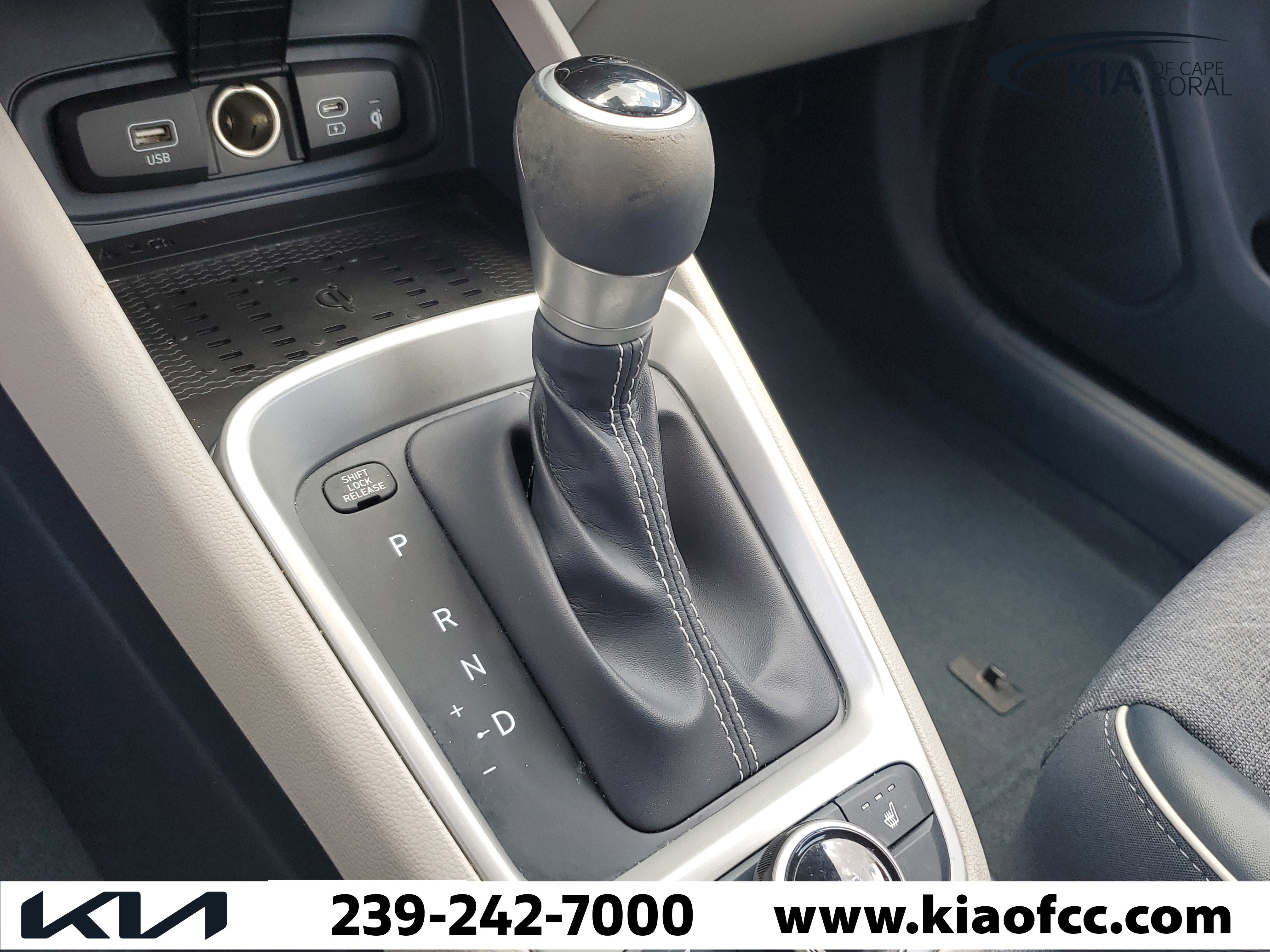 Used 2023 Hyundai Venue Limited w/ Cargo Package FWD image 28