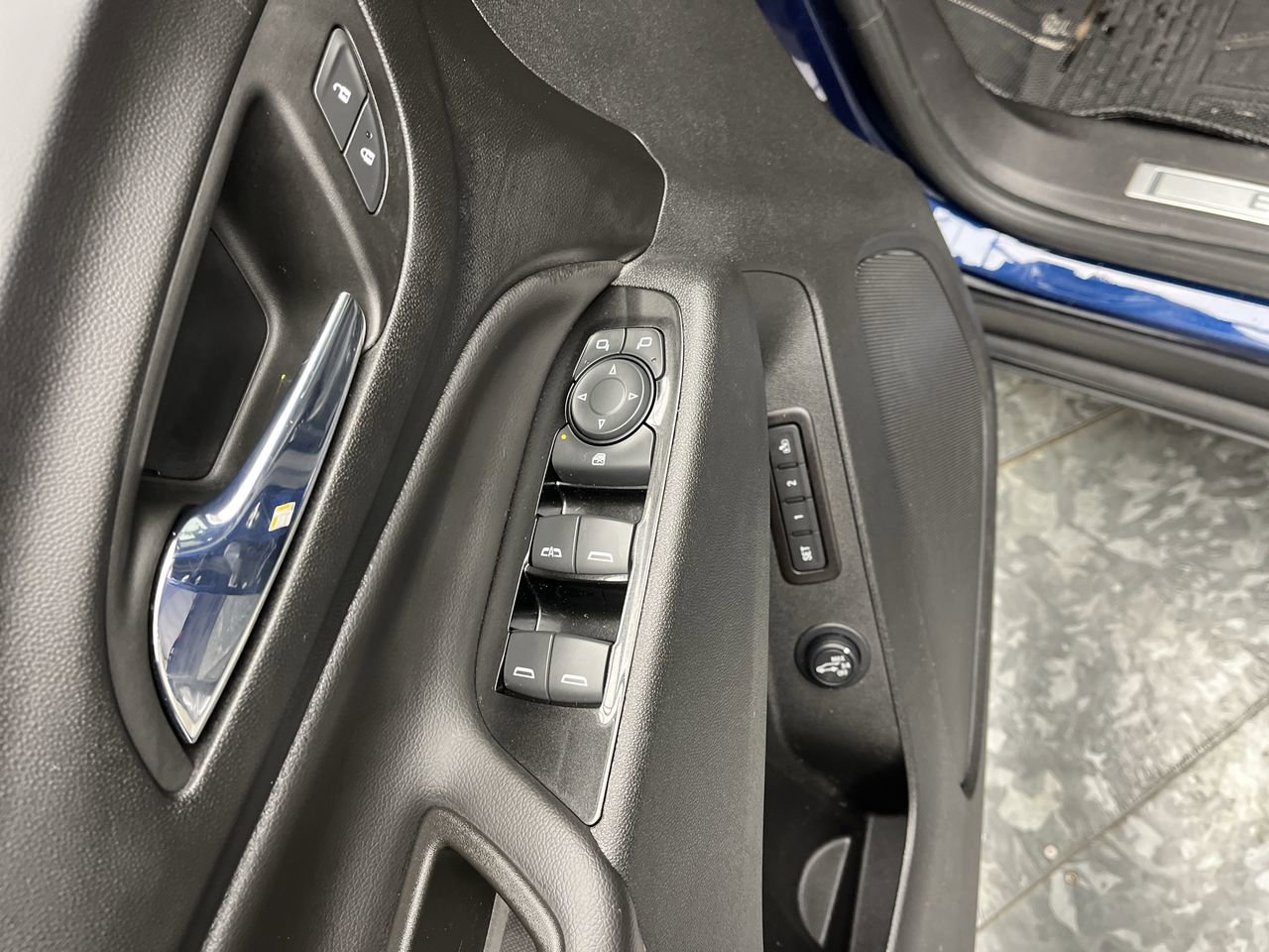 Certified 2022 Chevrolet Equinox Premier image 8