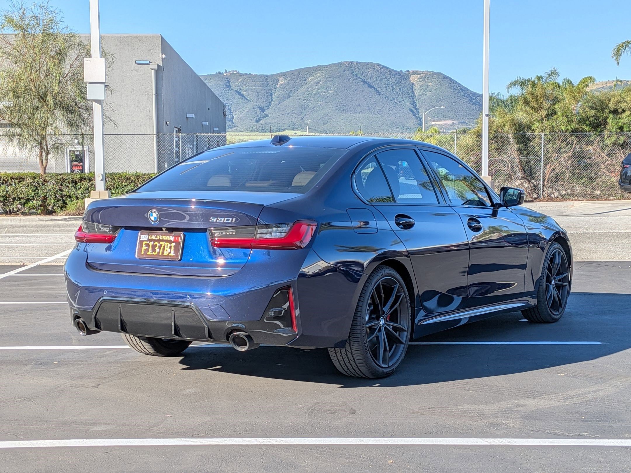 Certified 2023 BMW 330i 330i w/ M Sport Package image 10