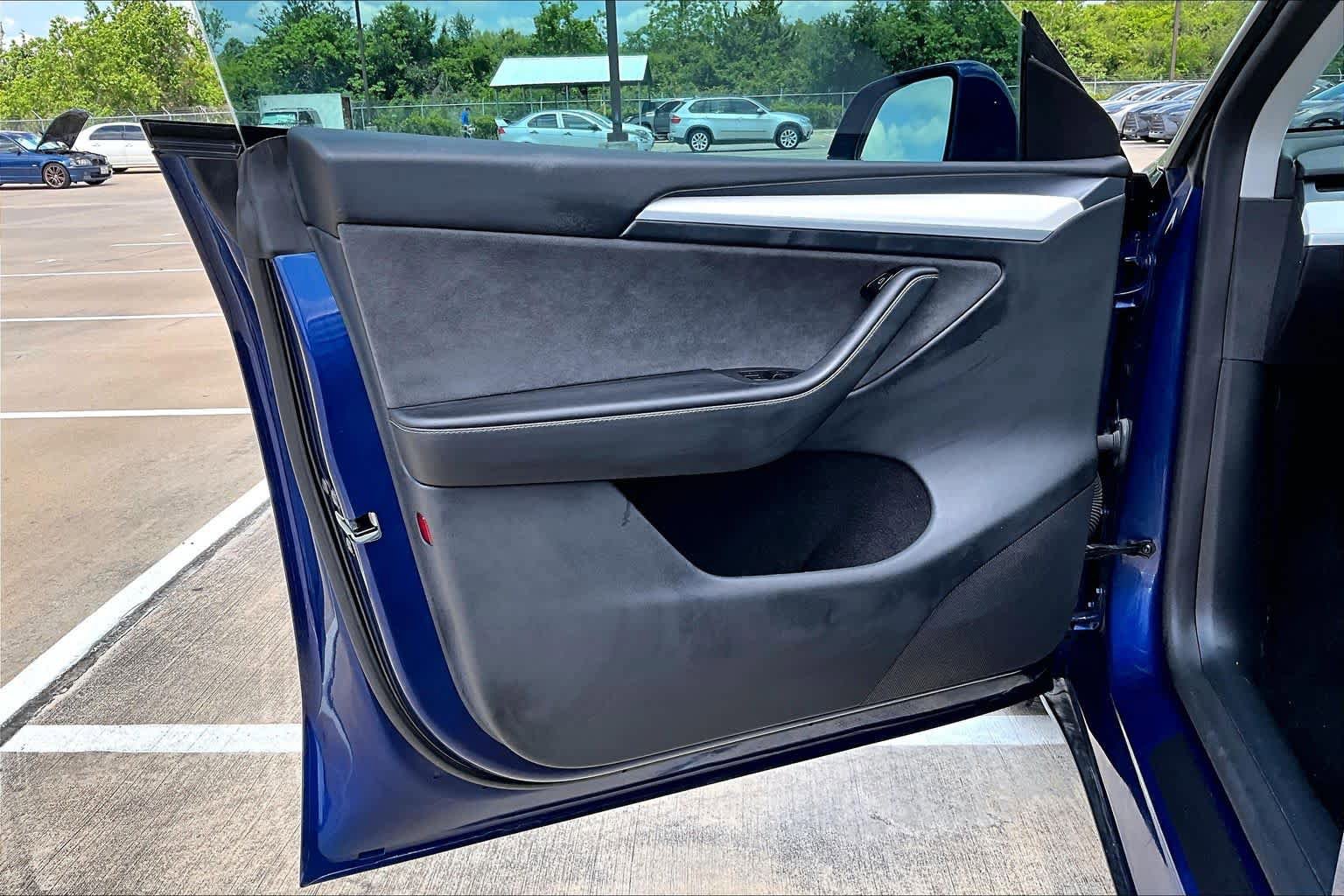 Used 2025 Tesla Model Y Long Range RWD image 21