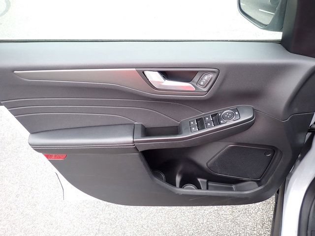 New 2025 Ford Escape SE w/ Class II Trailer Tow Package FWD image 15