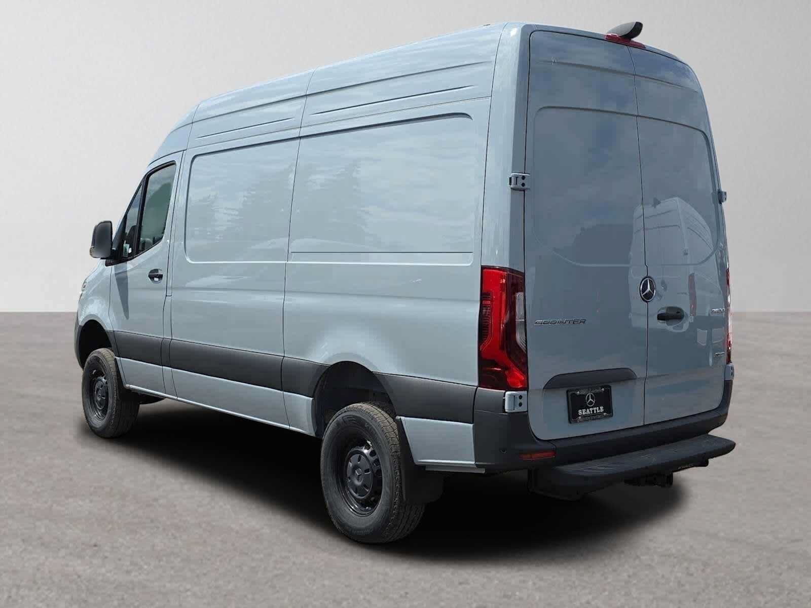 Used 2025 Mercedes-Benz Sprinter 2500 image 5