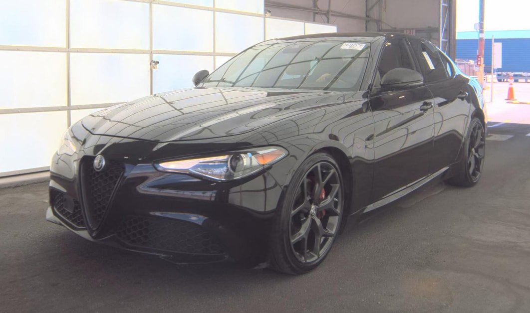 Used 2020 Alfa Romeo Giulia w/ Nero Edizione RWD image 2