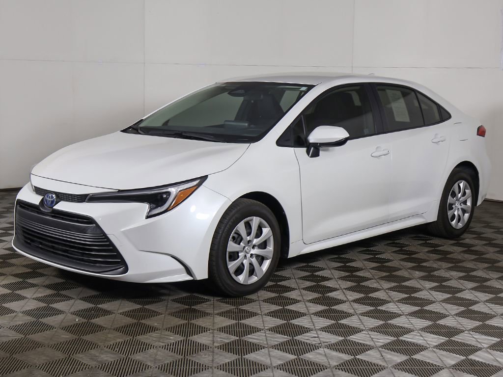 Used 2024 Toyota Corolla LE FWD image 5
