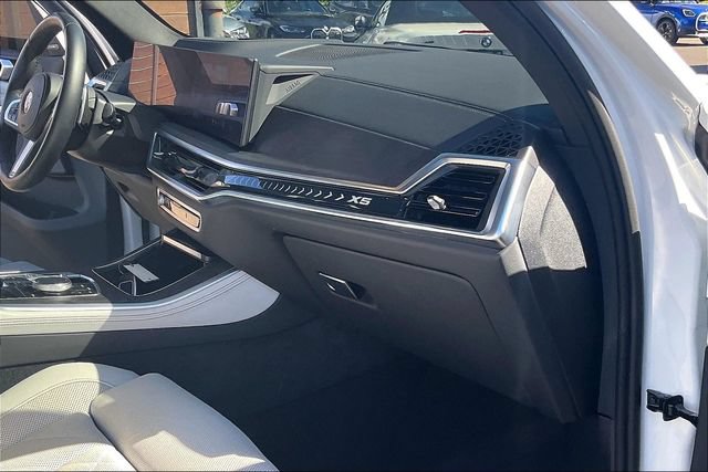 Used 2025 BMW X5 sDrive40i w/ M Sport Package RWD image 15