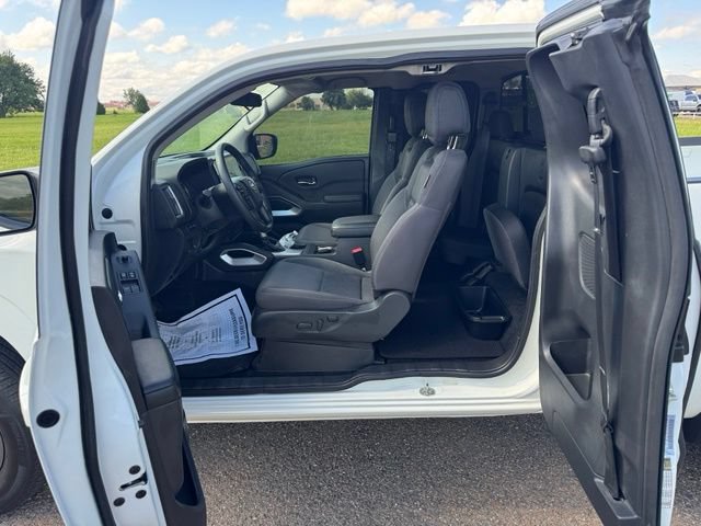 Used 2025 Nissan Frontier SV RWD image 11