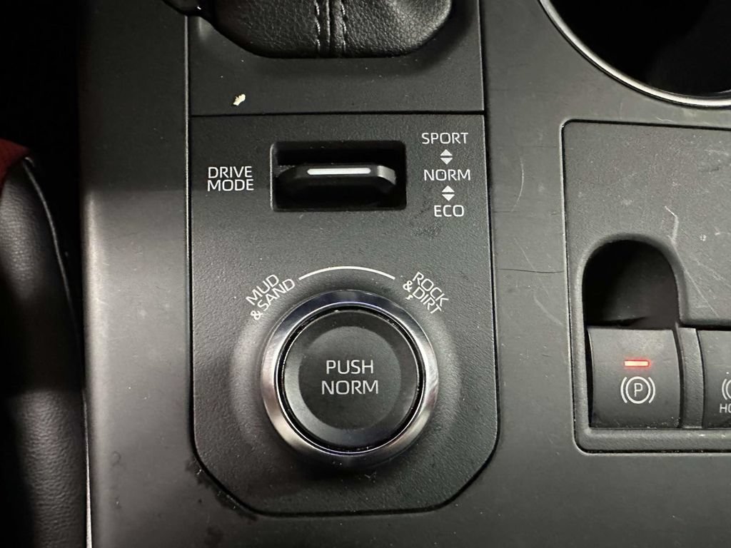 Used 2023 Toyota Highlander XSE AWD/4WD image 32