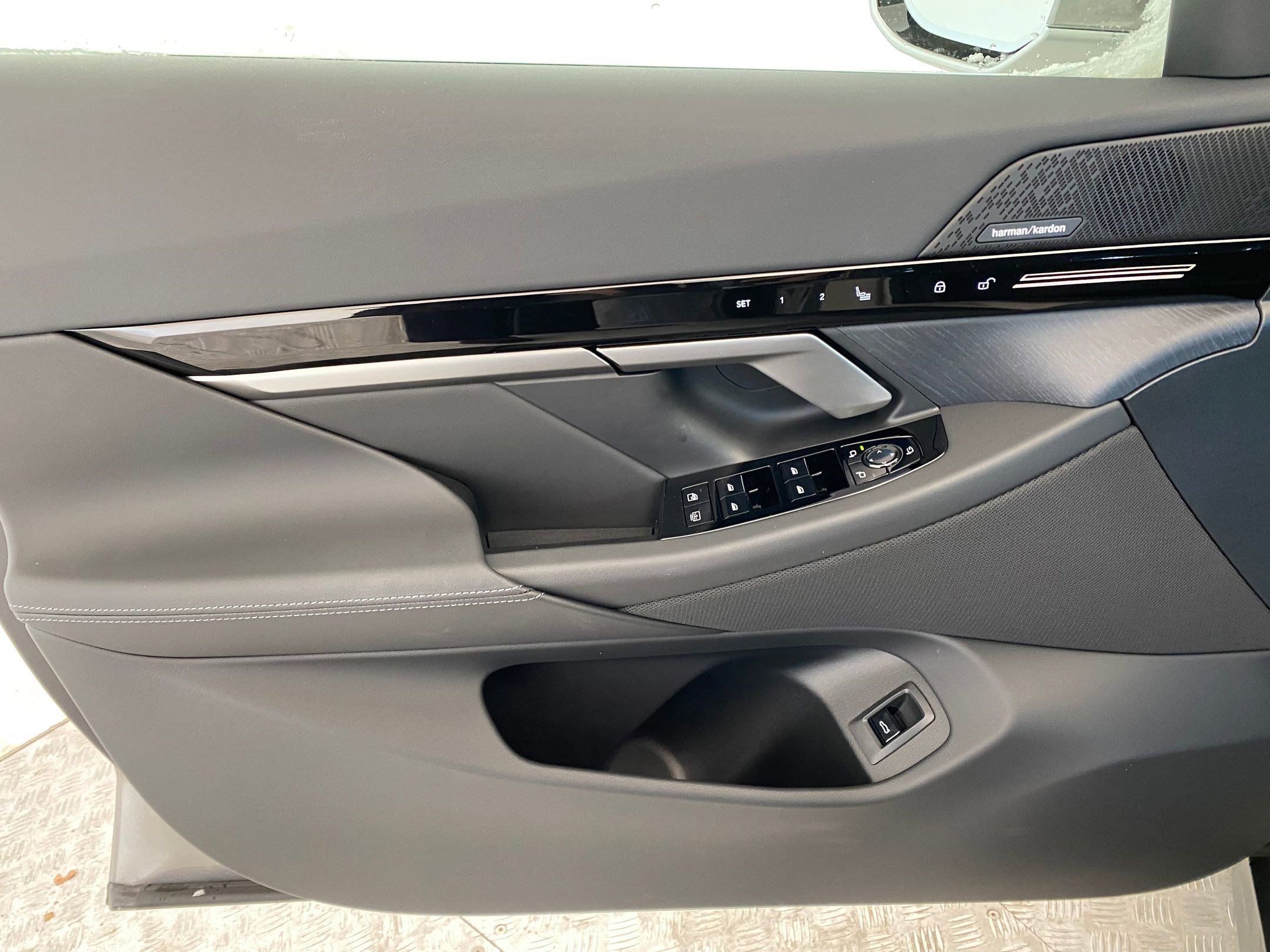 New 2026 BMW 530i xDrive w/ Premium Package image 11