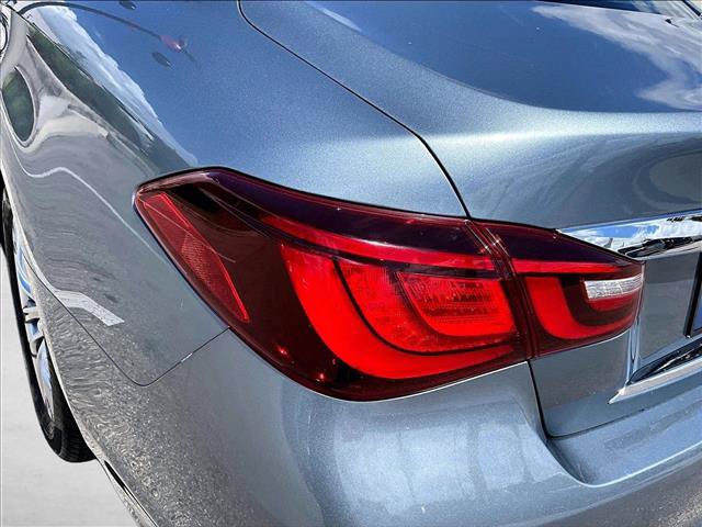 Used 2018 INFINITI Q70 Luxe RWD image 29