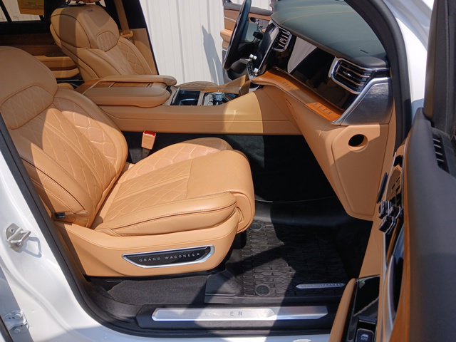 Used 2024 Jeep Grand Wagoneer Series III w/ Rear Seat Video Group 1 AWD/4WD image 44