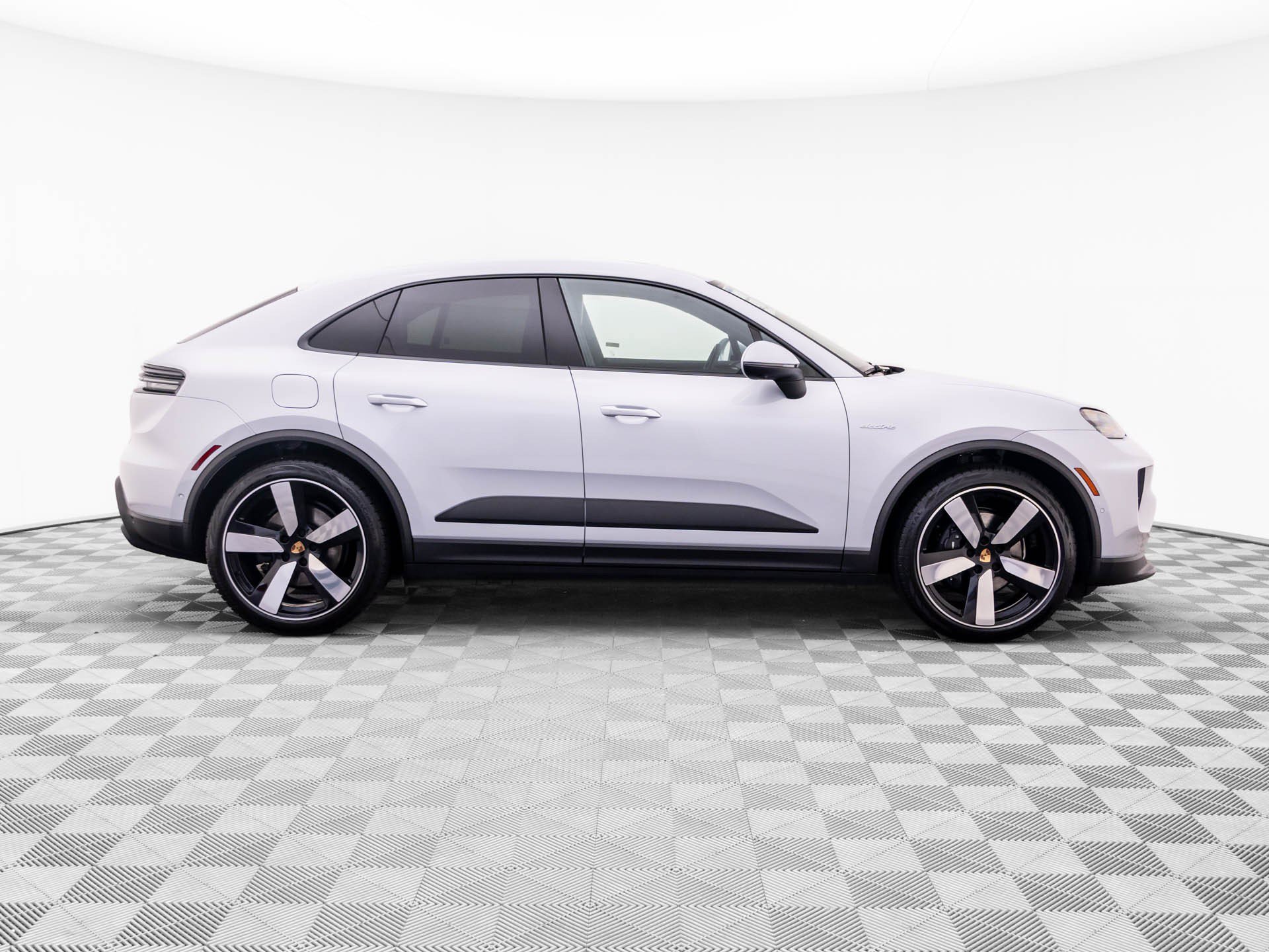 New 2026 Porsche Macan 4 Electric AWD/4WD image 7