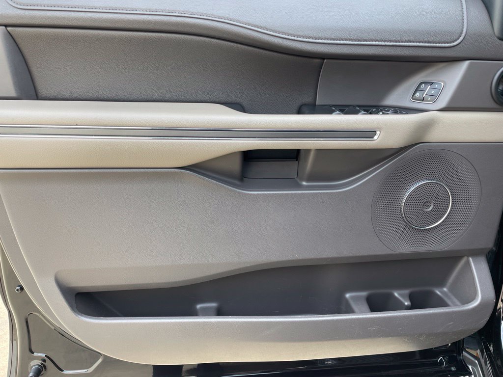 Used 2020 Ford Expedition XLT w/ Equipment Group 202A RWD image 16