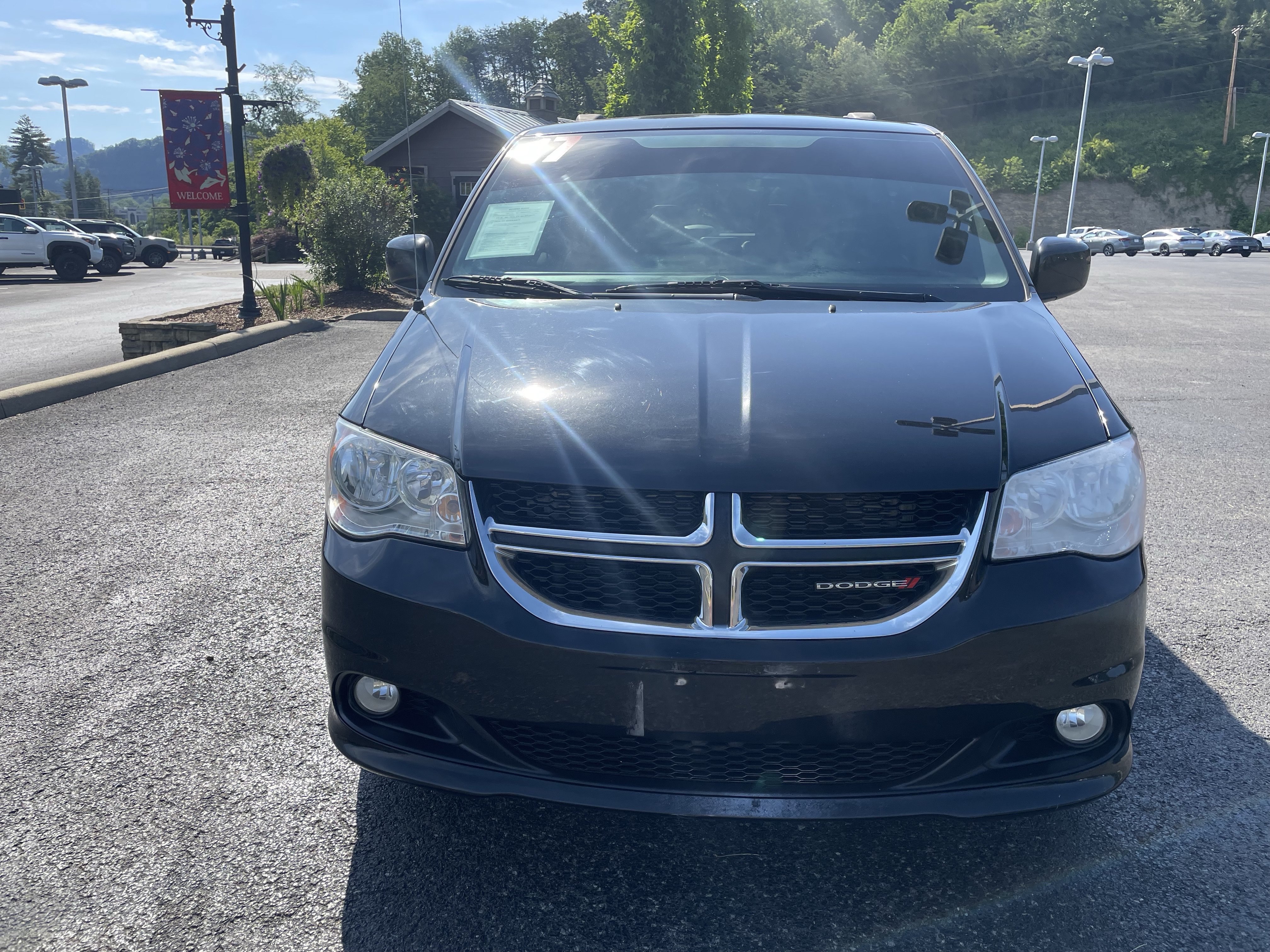 Used 2017 Dodge Grand Caravan SXT FWD image 7