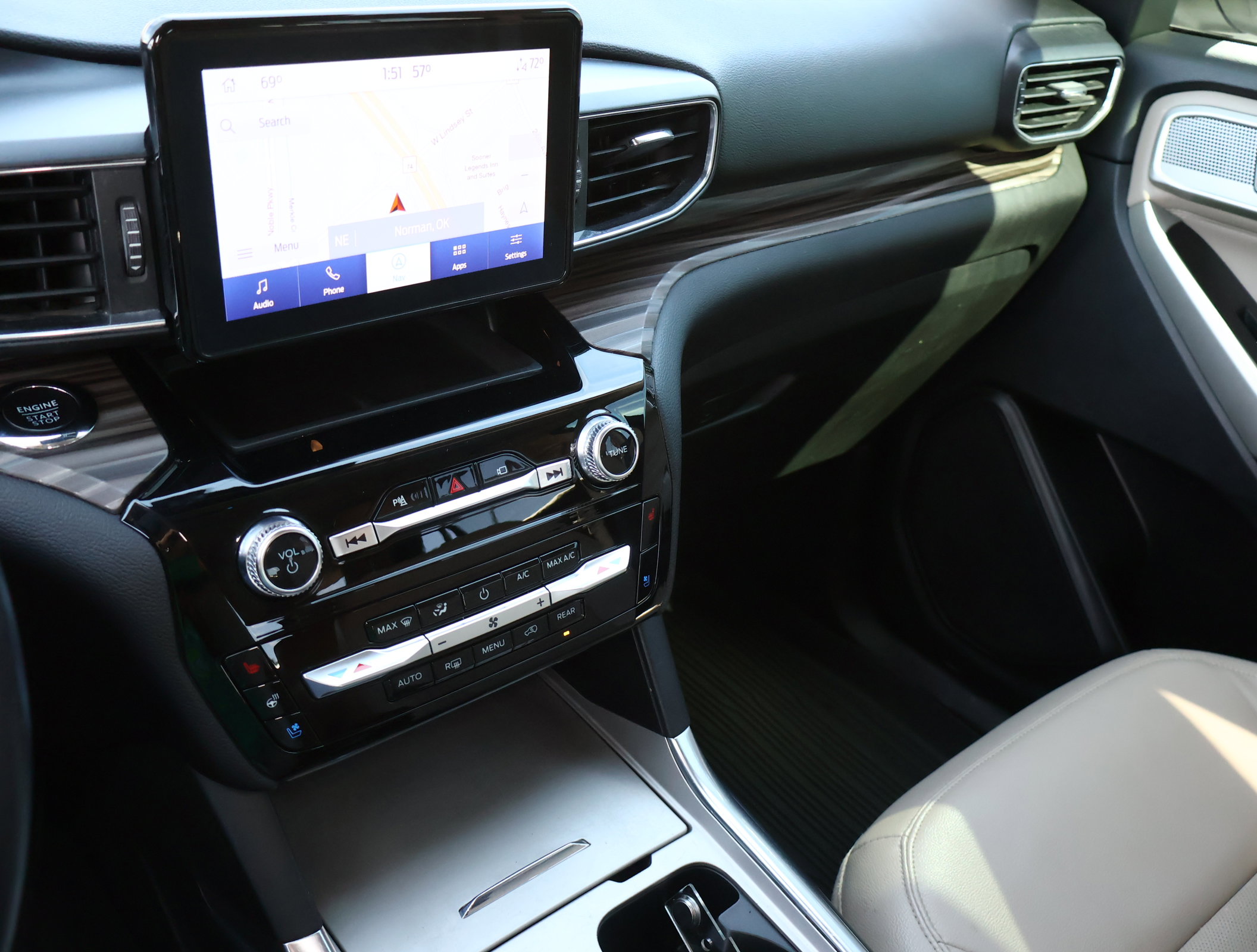 Used 2022 Ford Explorer Limited w/ Equipment Group 301A image 19