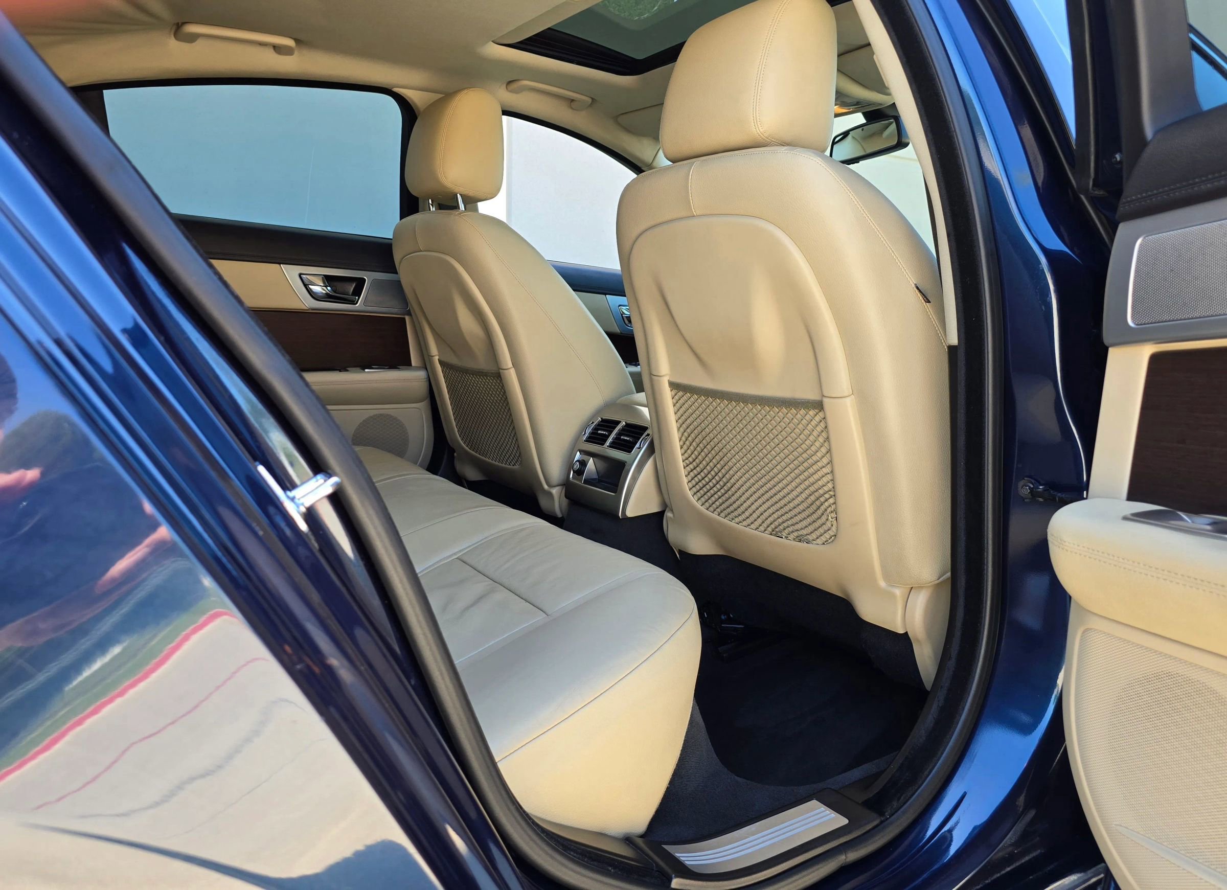 Used 2013 Jaguar XF RWD image 43