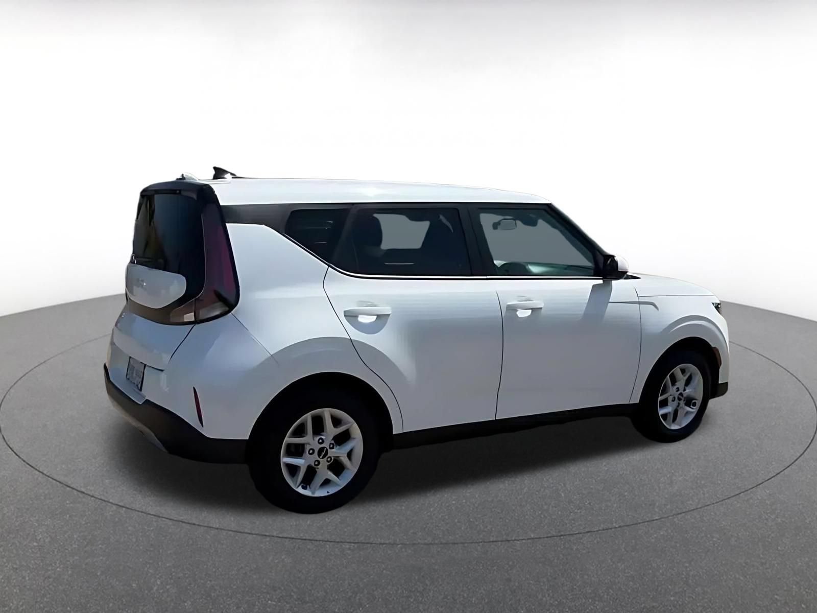 Used 2025 Kia Soul LX w/ LX Technology Package FWD image 14
