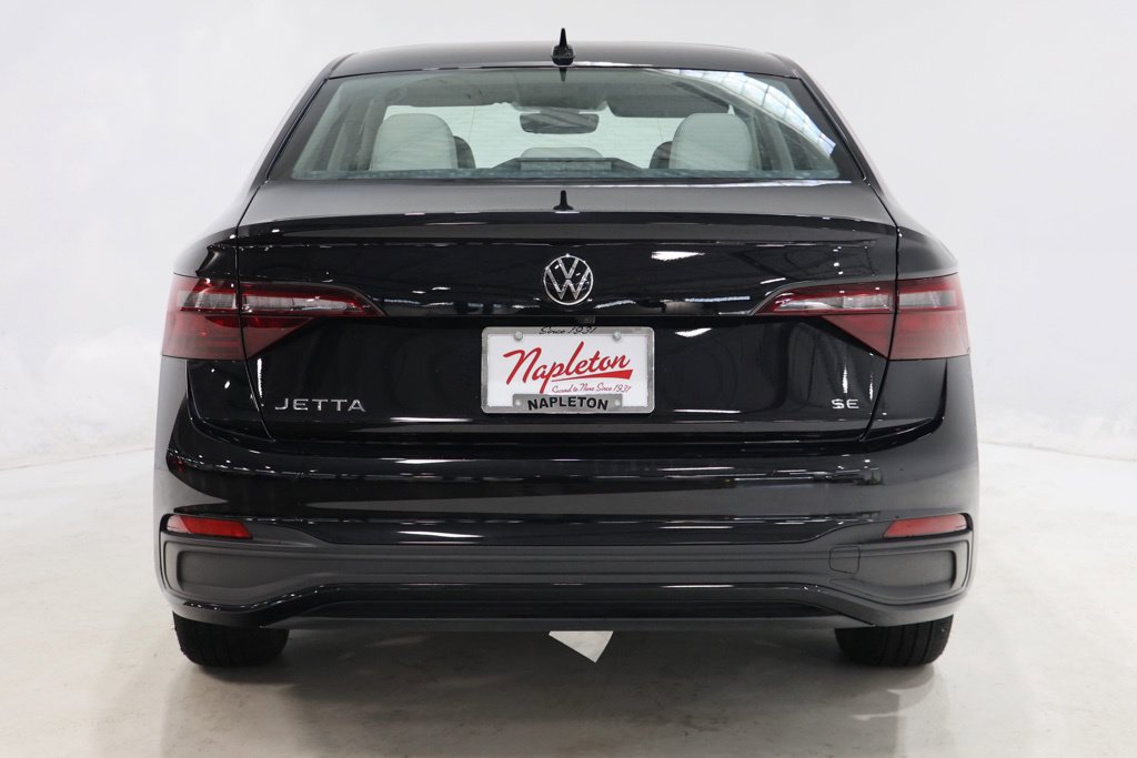 Used 2024 Volkswagen Jetta SE w/ Panoramic Sunroof Package FWD image 7
