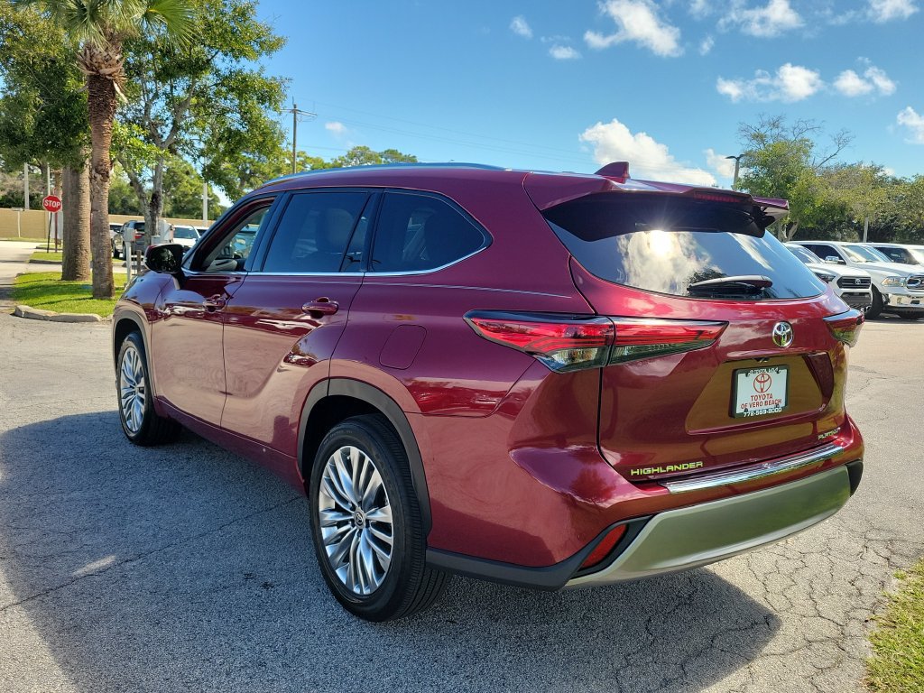 Used 2023 Toyota Highlander Platinum FWD image 6