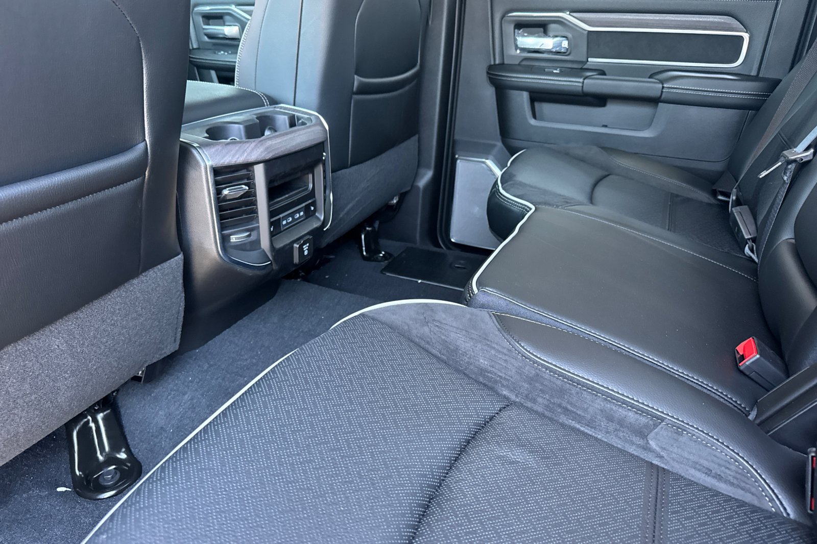 New 2026 RAM 3500 Laramie AWD/4WD image 11