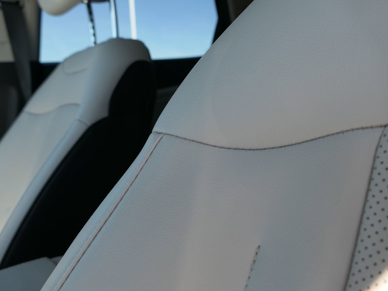 Used 2025 Kia Sportage EX image 12