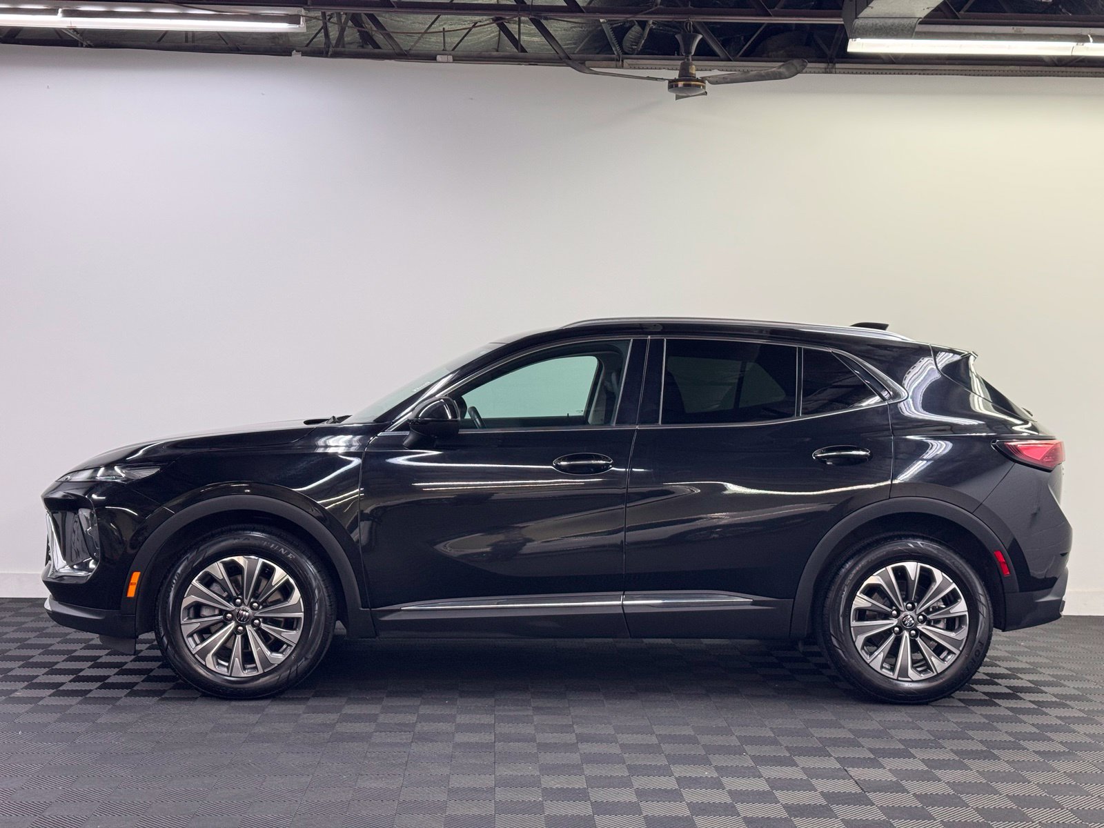 Used 2024 Buick Envision Preferred AWD/4WD image 3