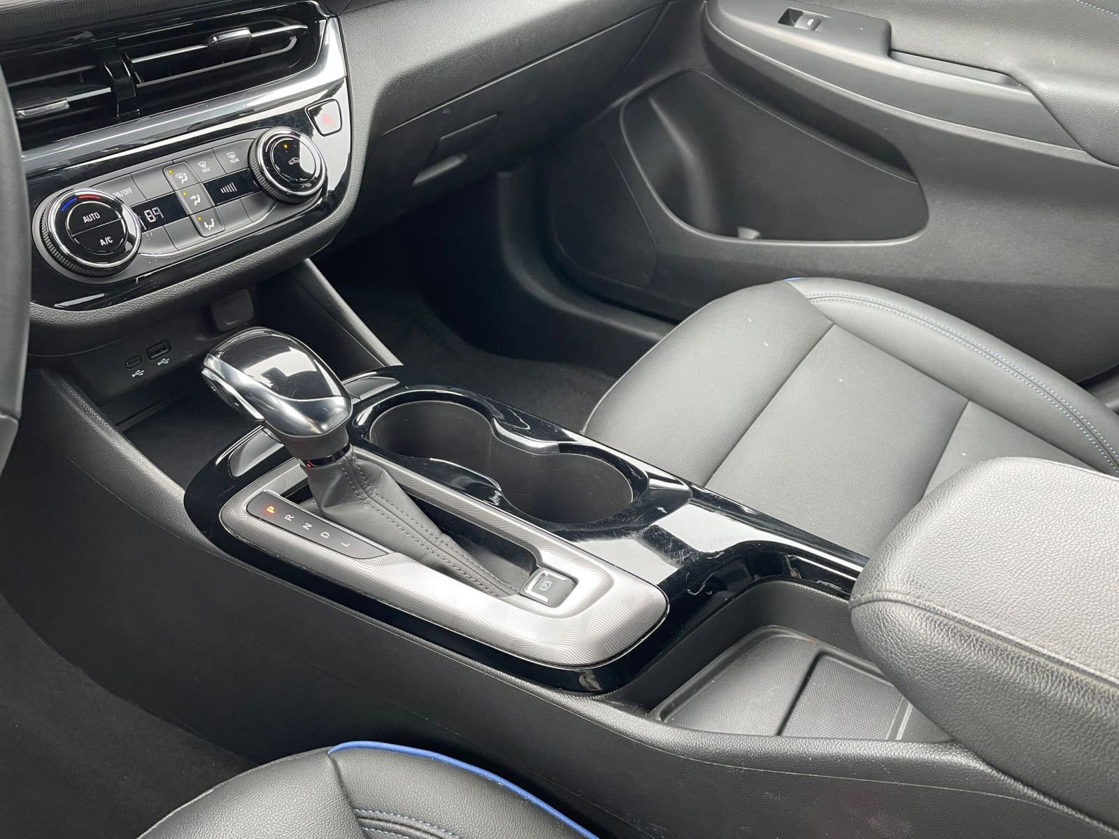 Used 2025 Buick Envista Sport Touring image 40