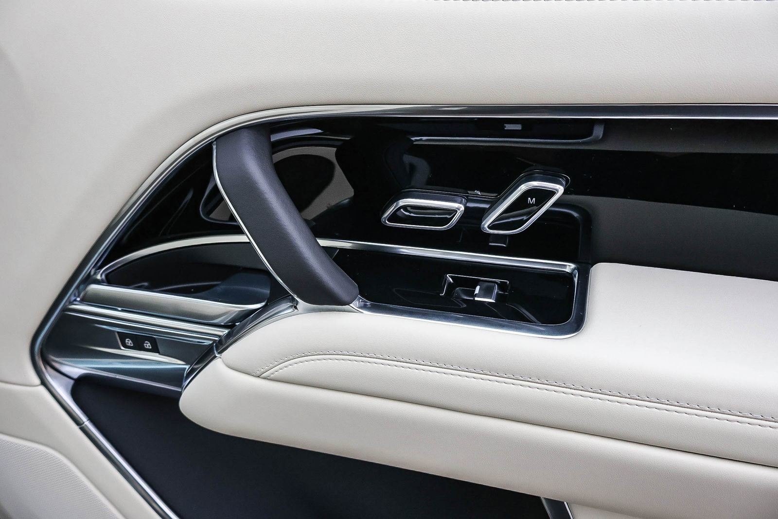 New 2026 Land Rover Range Rover SE image 19