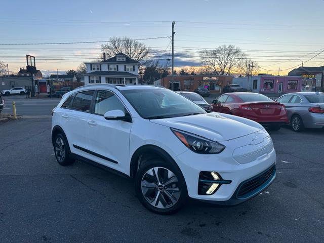 Used 2022 Kia Niro EX Premium w/ Cold Weather Package image 2