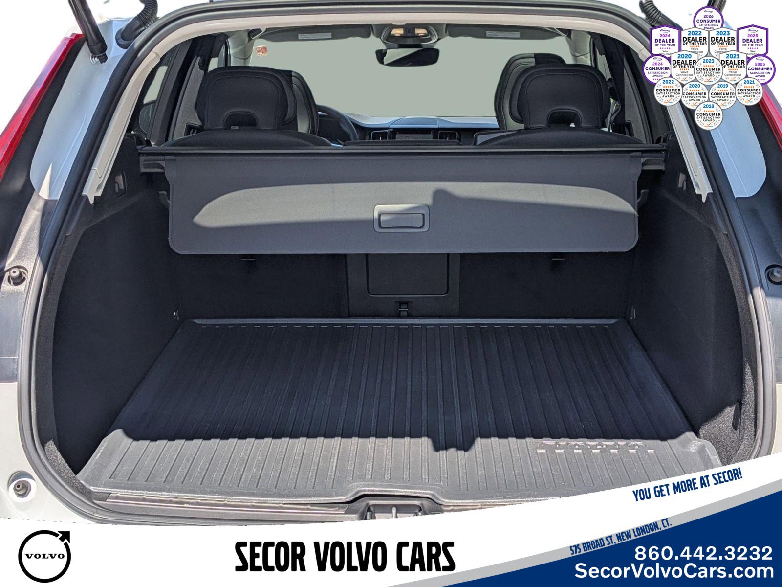 Certified 2024 Volvo XC60 B5 Plus w/ Protection Package Premier AWD/4WD image 7