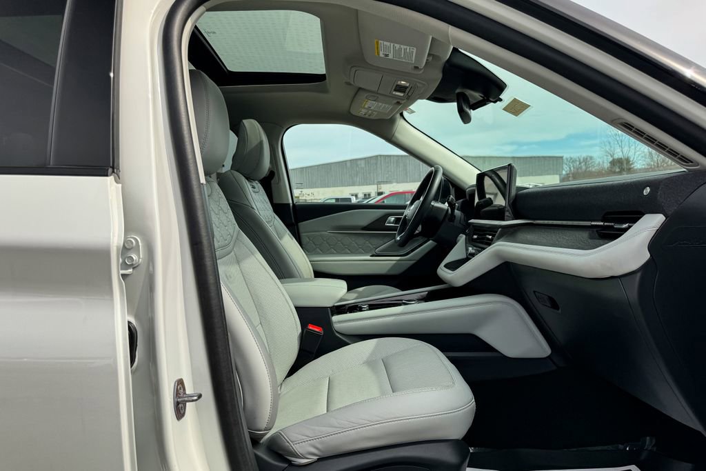 Certified 2025 Ford Explorer Platinum w/ Ultimate Package image 11