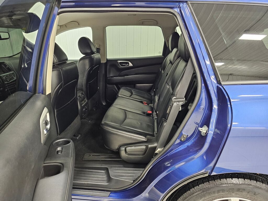 Used 2020 Nissan Pathfinder SL AWD/4WD image 12