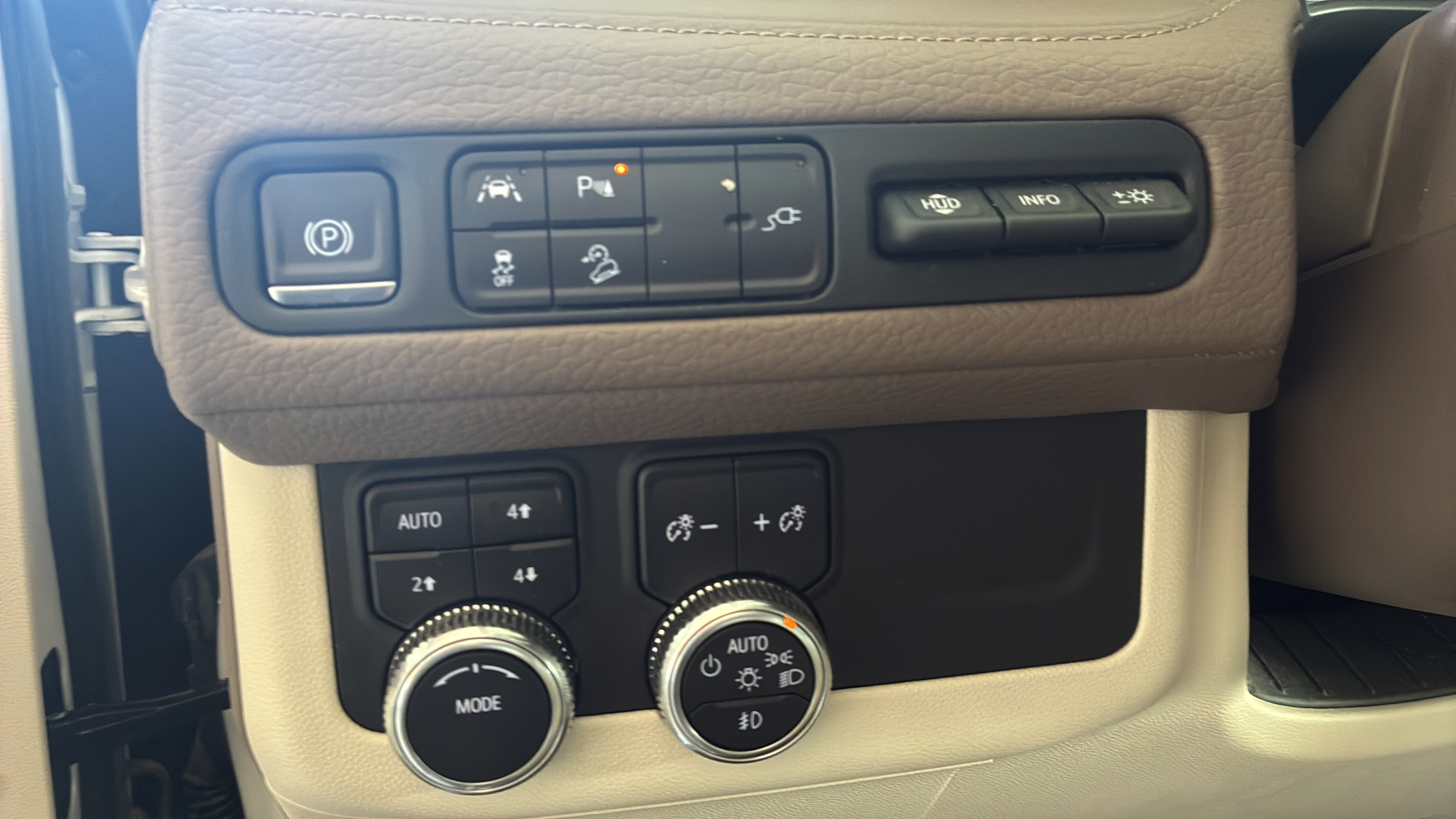 Used 2021 GMC Yukon Denali AWD/4WD image 18
