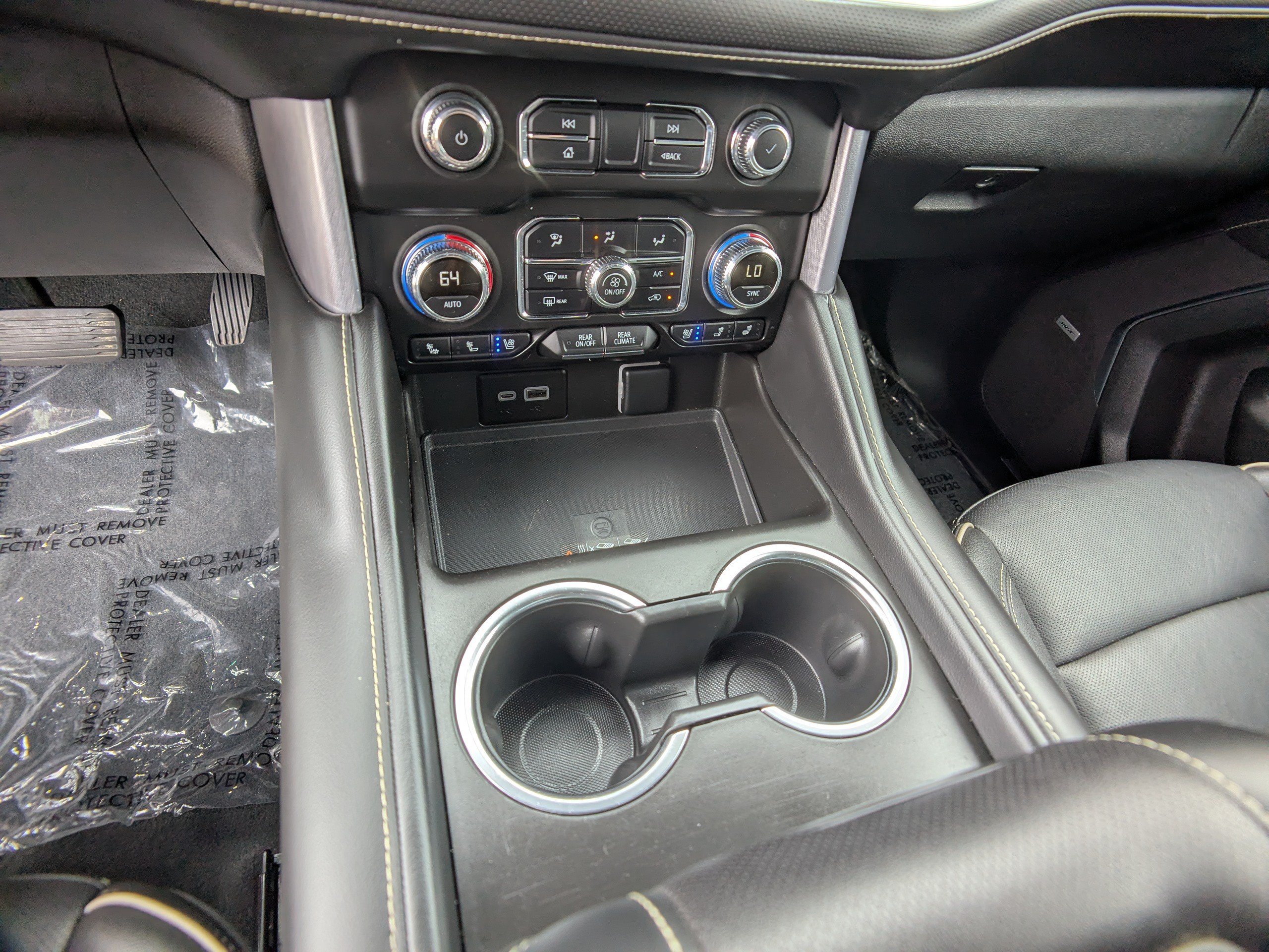 Used 2024 GMC Yukon XL SLT AWD/4WD image 25
