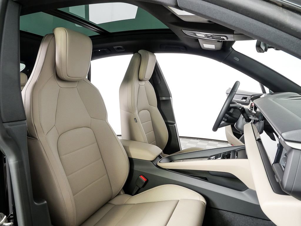 Used 2025 Porsche Macan Electric RWD image 24