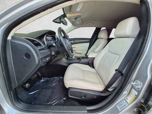 Used 2017 Chrysler 300 Limited RWD image 15