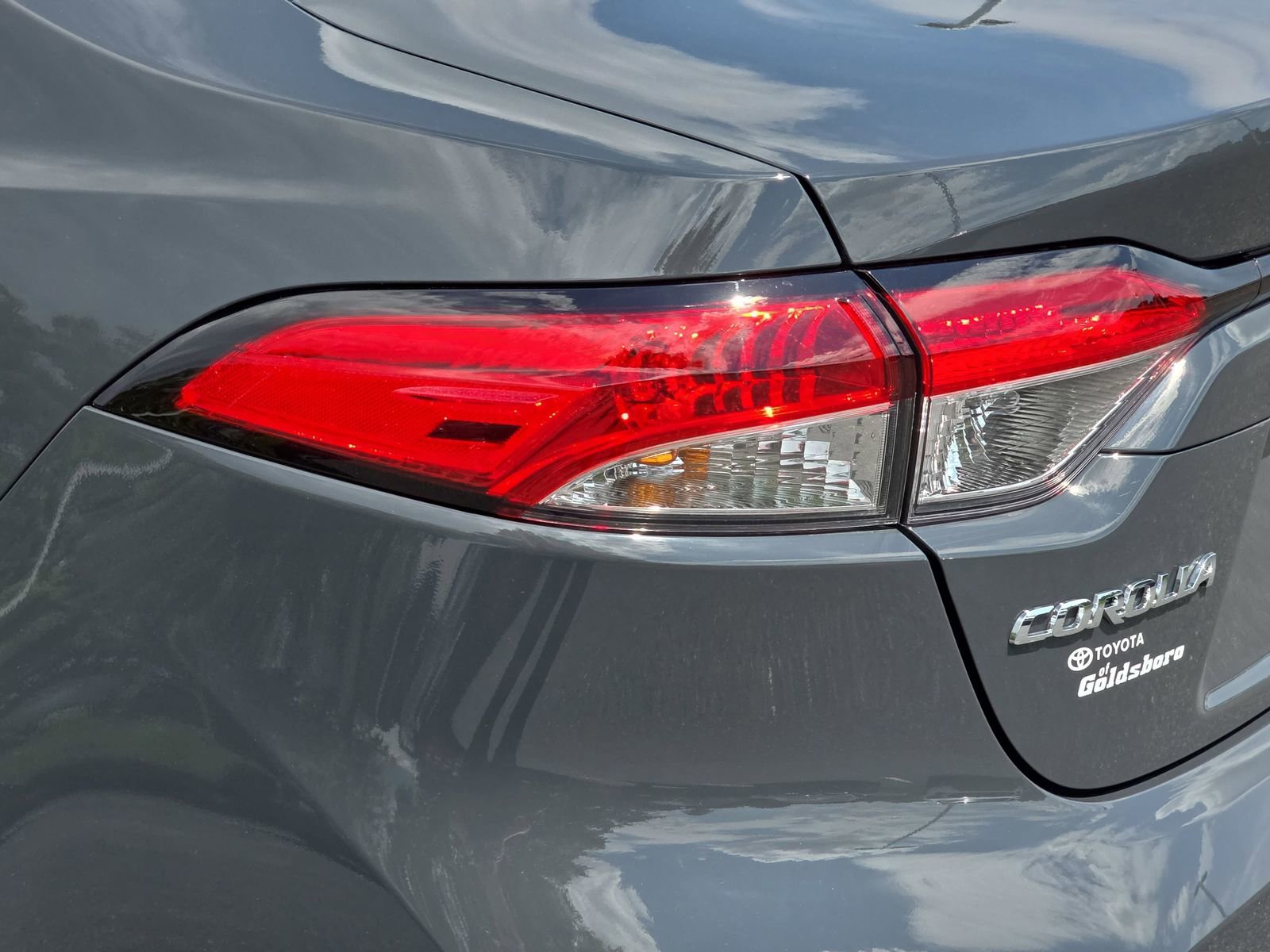 Used 2025 Toyota Corolla LE FWD image 32