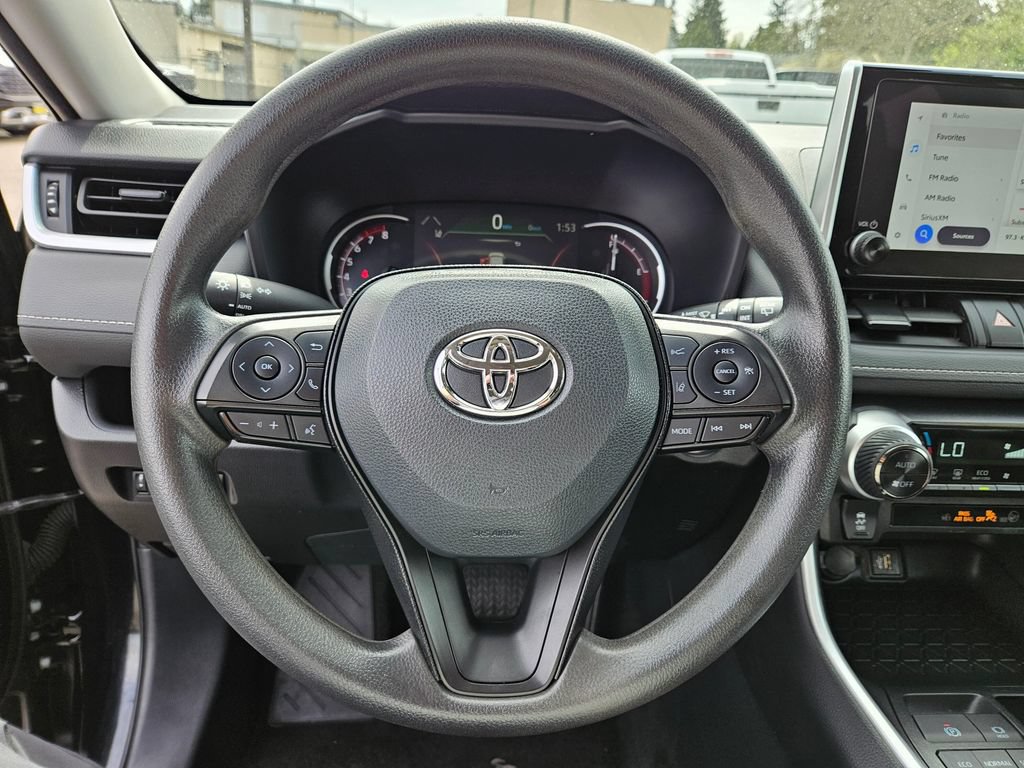 Used 2025 Toyota RAV4 XLE AWD/4WD image 25