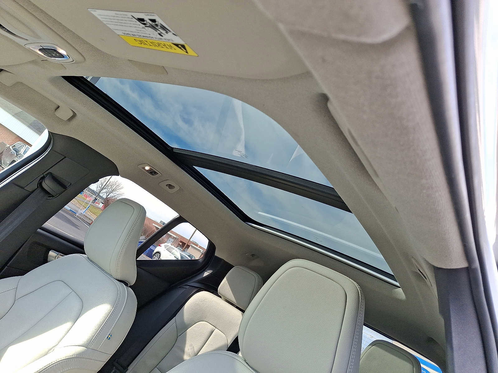 Used 2019 Volvo XC40 T5 Momentum image 14