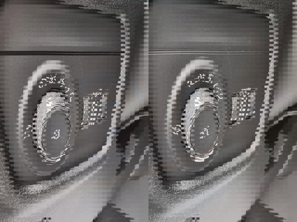 Used 2022 Jeep Grand Cherokee Limited image 15